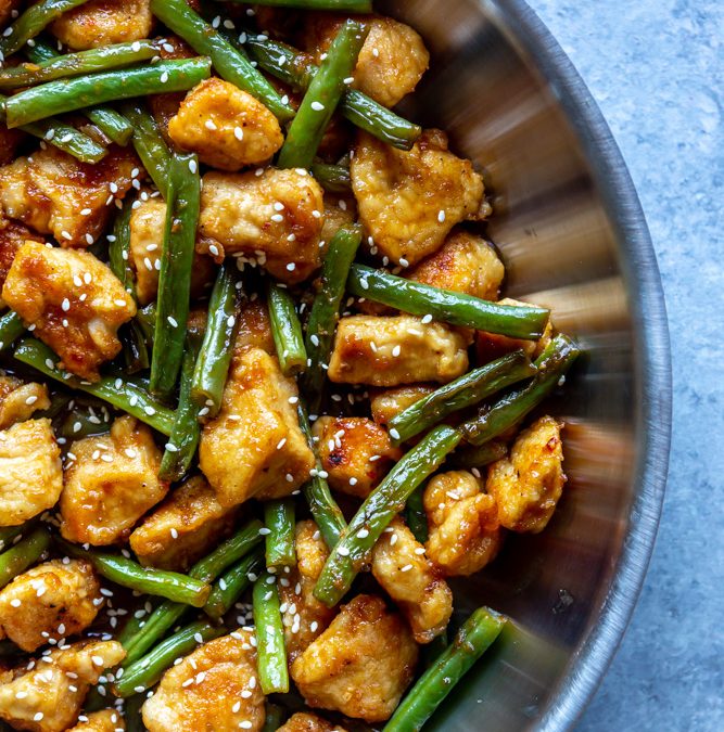 Lemon Garlicky Chicken Stir-Fry With Asparagus & Mushrooms